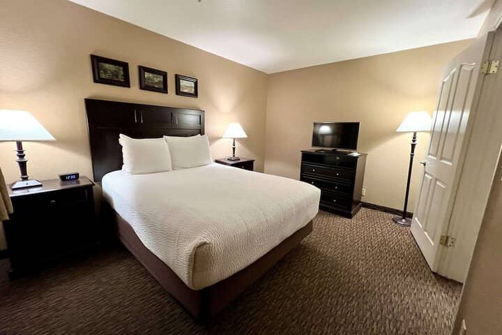 Room 27 of 46