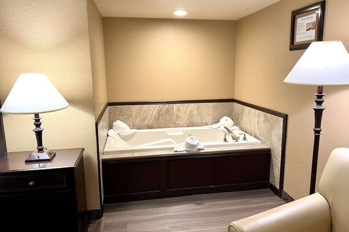 Hot Tub 35 of 46